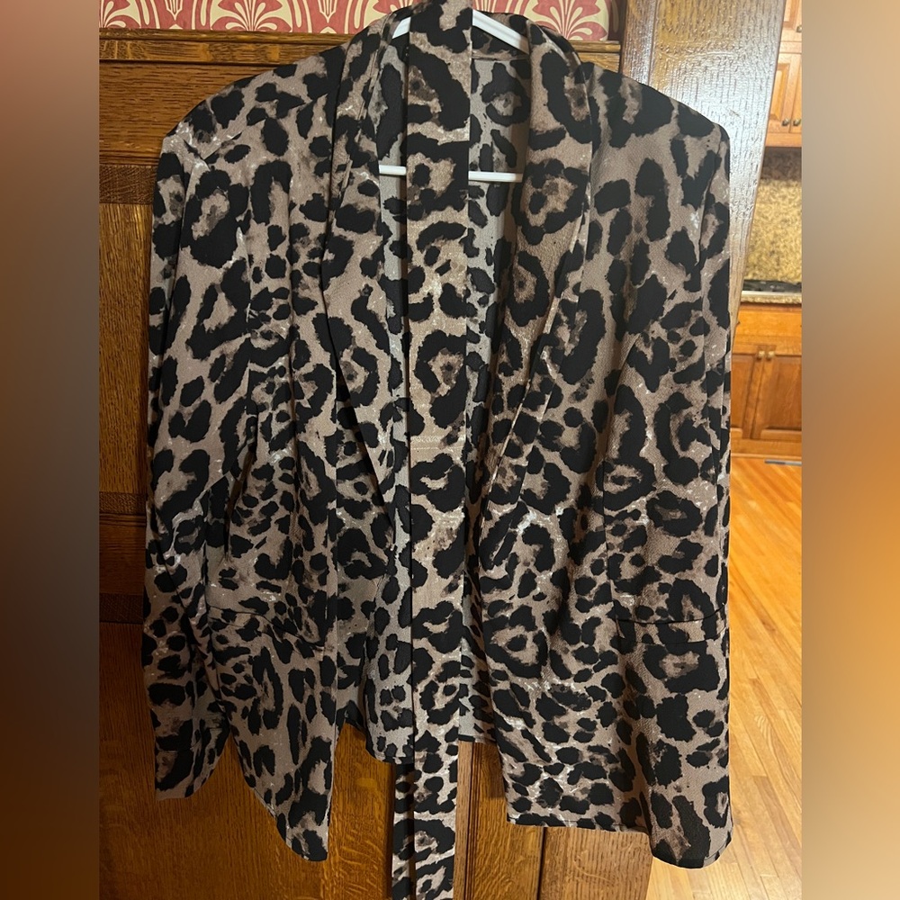 SHEIN Belted Blouse Leopard Cheetah Jacket  Women's Size 1 XL Like New
